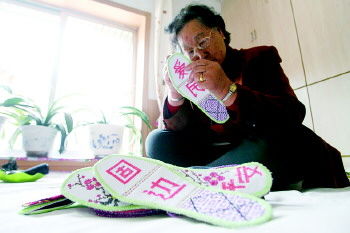  ���S�@��Ҫ�{�x�Ă���,81�q��������G÷��Ů�������p����100�pЬ�|��